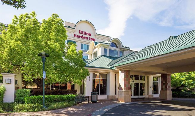 Hilton Garden Inn Fairfield Exterior