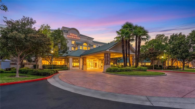 Hilton Garden Inn Fairfield Exterior