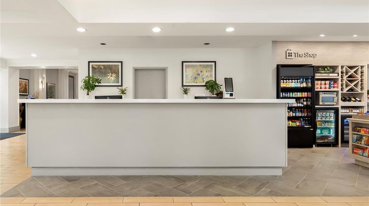 Hilton Garden Inn Fairfield Lobby