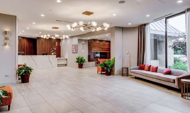 Hilton Chicago/Oak Lawn Lobby
