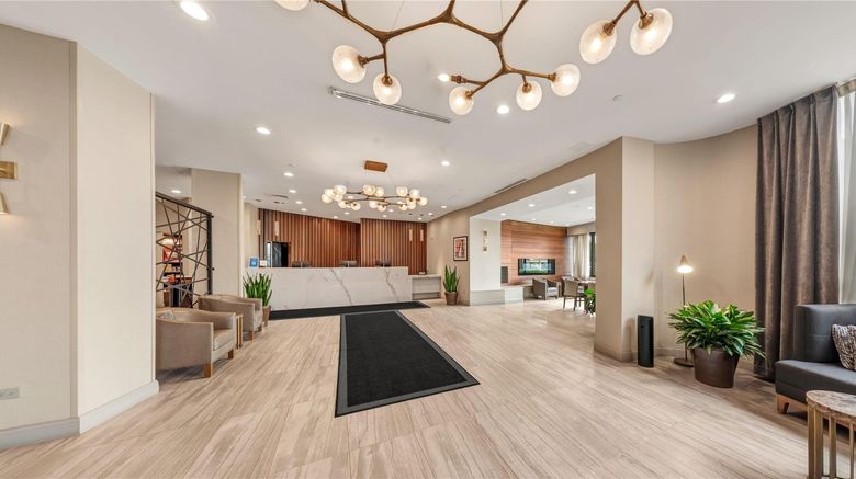 <b>Hilton Chicago/Oak Lawn Lobby</b>. Images powered by <a href="https://iceportal.shijigroup.com/" title="IcePortal" target="_blank">IcePortal</a>.