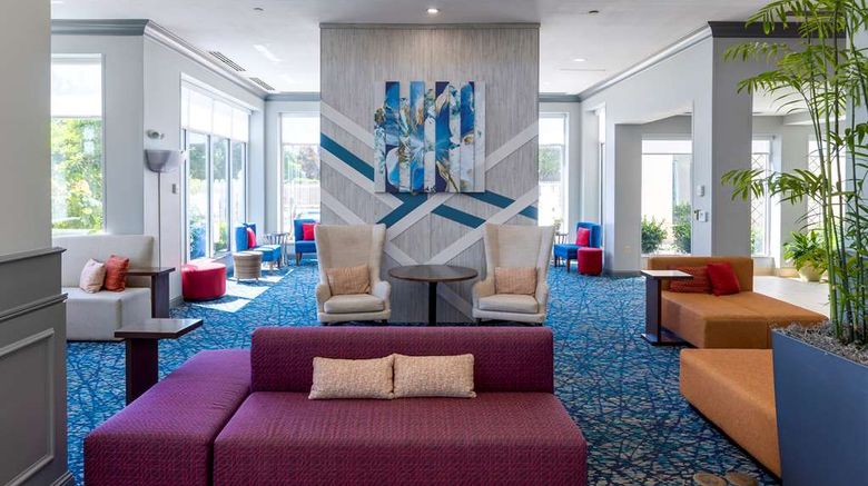 <b>Hilton Garden Inn Airport Lobby</b>. Images powered by <a href="https://iceportal.shijigroup.com/" title="IcePortal" target="_blank">IcePortal</a>.