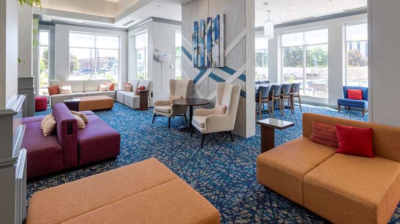 <b>Hilton Garden Inn Airport Lobby</b>. Images powered by <a href="https://iceportal.shijigroup.com/" title="IcePortal" target="_blank">IcePortal</a>.