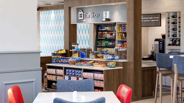 <b>Hilton Garden Inn Airport Restaurant</b>. Images powered by <a href="https://iceportal.shijigroup.com/" title="IcePortal" target="_blank">IcePortal</a>.