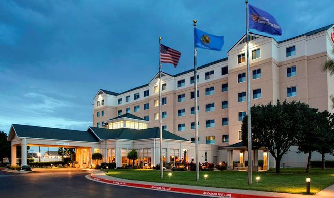 Hilton Garden Inn Airport Exterior