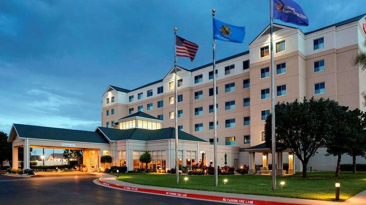 Hilton Garden Inn Airport Exterior