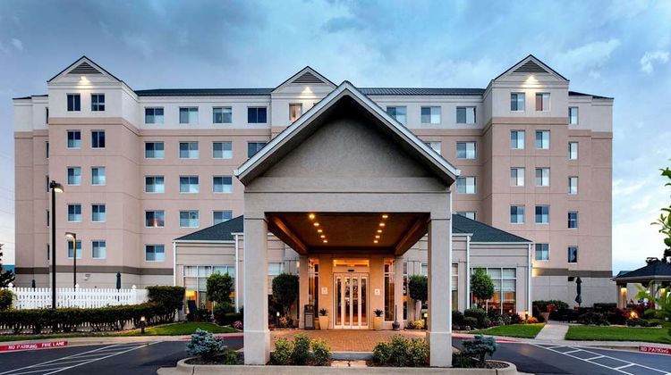 Hilton Garden Inn Airport Exterior