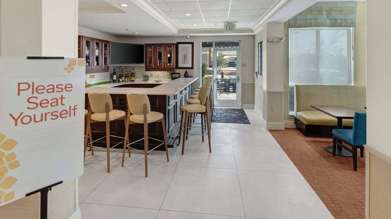 <b>Hilton Garden Inn North/Quail Springs Restaurant</b>. Images powered by <a href="https://iceportal.shijigroup.com/" title="IcePortal" target="_blank">IcePortal</a>.