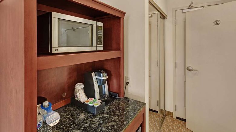 <b>Hilton Garden Inn North/Quail Springs Room</b>. Images powered by <a href="https://iceportal.shijigroup.com/" title="IcePortal" target="_blank">IcePortal</a>.