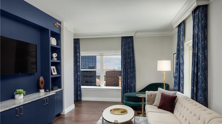 <b>The Skirvin Hilton Oklahoma City Room</b>. Images powered by <a href="https://iceportal.shijigroup.com/" title="IcePortal" target="_blank">IcePortal</a>.