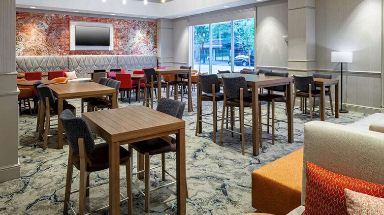<b>Hilton Garden Inn Omaha Dwntwn/Old Mkt Restaurant</b>. Images powered by <a href="https://iceportal.shijigroup.com/" title="IcePortal" target="_blank">IcePortal</a>.