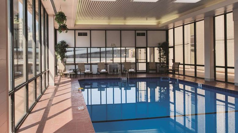 <b>DoubleTree by Hilton Hotel Downtown Pool</b>. Images powered by <a href="https://iceportal.shijigroup.com/" title="IcePortal" target="_blank">IcePortal</a>.