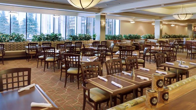 <b>DoubleTree by Hilton Hotel Downtown Restaurant</b>. Images powered by <a href="https://iceportal.shijigroup.com/" title="IcePortal" target="_blank">IcePortal</a>.