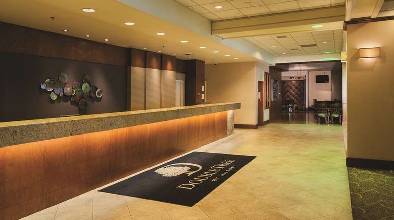 <b>DoubleTree by Hilton Hotel Downtown Lobby</b>. Images powered by <a href="https://iceportal.shijigroup.com/" title="IcePortal" target="_blank">IcePortal</a>.