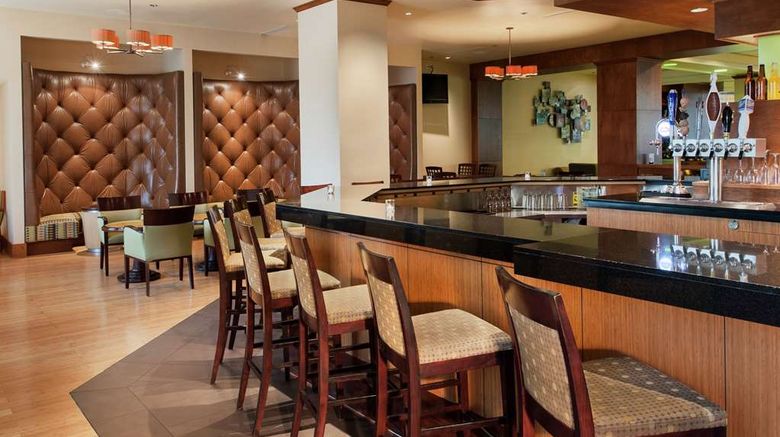 <b>DoubleTree by Hilton Hotel Downtown Restaurant</b>. Images powered by <a href="https://iceportal.shijigroup.com/" title="IcePortal" target="_blank">IcePortal</a>.