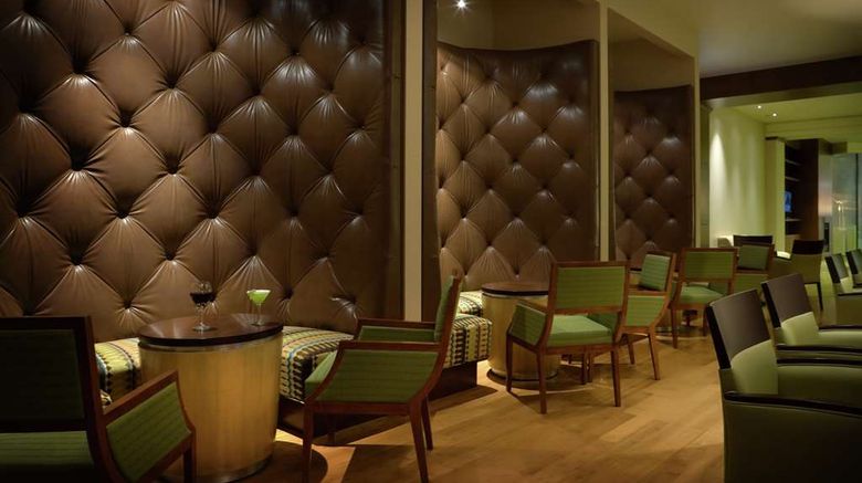 <b>DoubleTree by Hilton Hotel Downtown Restaurant</b>. Images powered by <a href="https://iceportal.shijigroup.com/" title="IcePortal" target="_blank">IcePortal</a>.