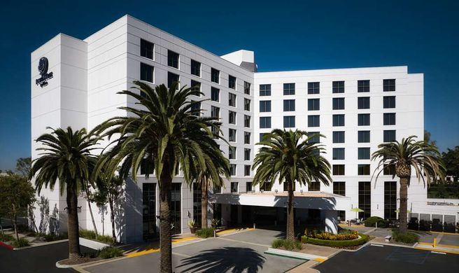 DoubleTree by Hilton Irvine - Spectrum Exterior