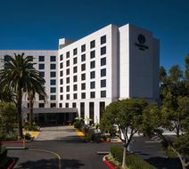 DoubleTree by Hilton Irvine - Spectrum Exterior