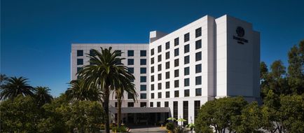 DoubleTree by Hilton Irvine - Spectrum Exterior
