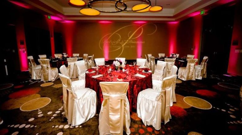 <b>Embassy Suites Ontario Airport Restaurant</b>. Images powered by <a href="https://iceportal.shijigroup.com/" title="IcePortal" target="_blank">IcePortal</a>.