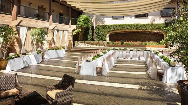 <b>Doubletree by Hilton Hotel Claremont Meeting</b>. Images powered by <a href="https://iceportal.shijigroup.com/" title="IcePortal" target="_blank">IcePortal</a>.
