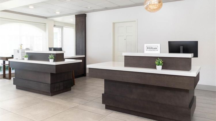 Hilton Garden Inn Ontario Lobby