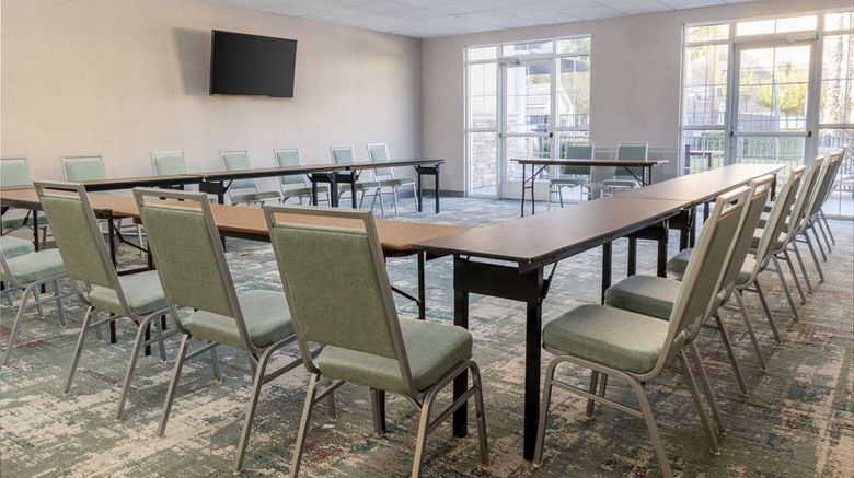 <b>Homewood Suites by Hilton Ontario Meeting</b>. Images powered by <a href="https://iceportal.shijigroup.com/" title="IcePortal" target="_blank">IcePortal</a>.