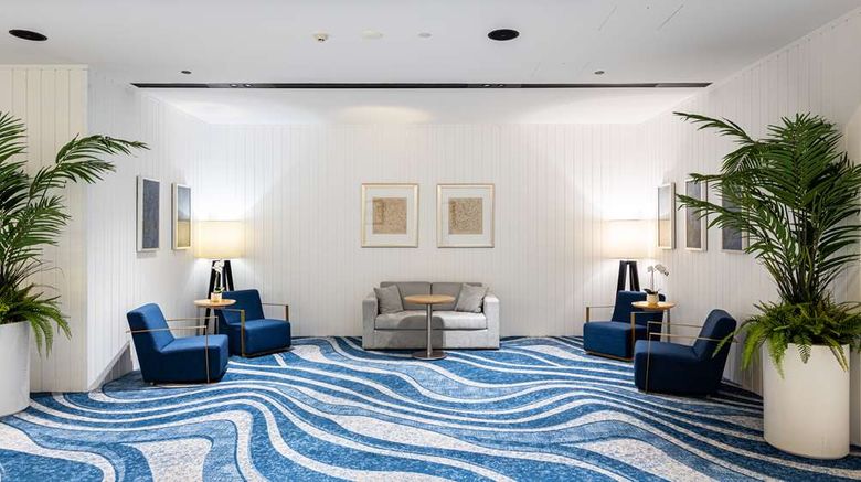 <b>Hilton Surfers Paradise Hotel Lobby</b>. Images powered by <a href="https://iceportal.shijigroup.com/" title="IcePortal" target="_blank">IcePortal</a>.