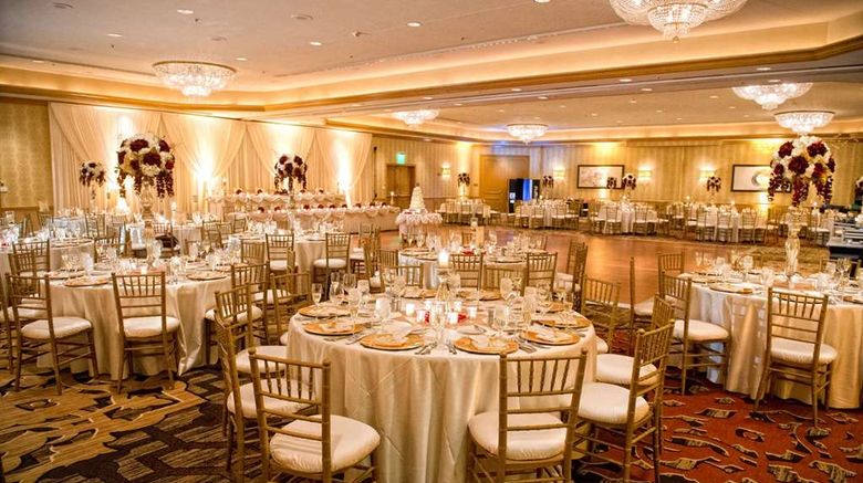<b>Hilton Rosemont/Chicago O'Hare Ballroom</b>. Images powered by <a href="https://iceportal.shijigroup.com/" title="IcePortal" target="_blank">IcePortal</a>.