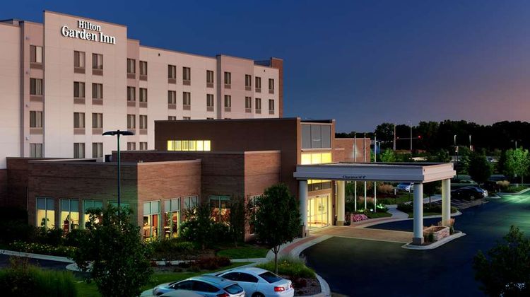 Hilton Garden Inn Lake Forest Mettawa Exterior