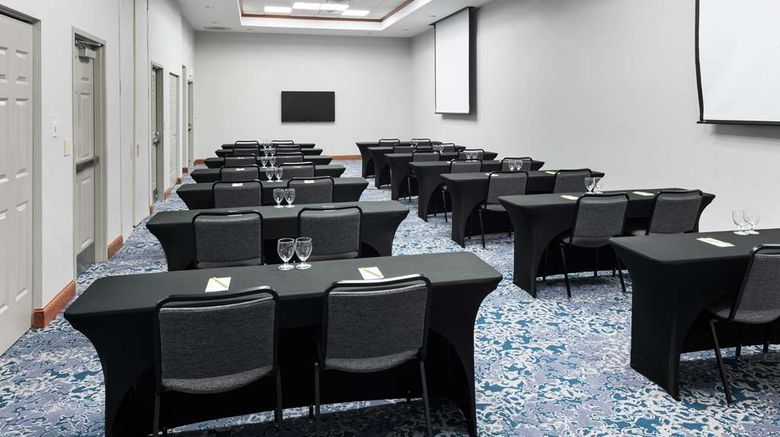 <b>Hilton Garden Inn Lake Forest Mettawa Meeting</b>. Images powered by <a href="https://iceportal.shijigroup.com/" title="IcePortal" target="_blank">IcePortal</a>.