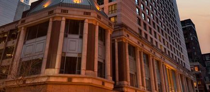 Hilton Chicago/Magnificent Mile Suites Exterior