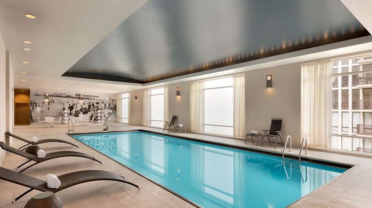 Hilton Chicago/Magnificent Mile Suites Pool