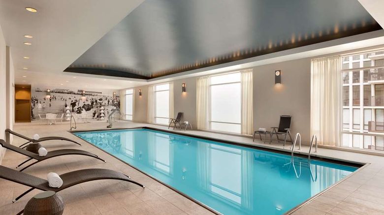 <b>Hilton Chicago/Magnificent Mile Suites Pool</b>. Images powered by <a href="https://iceportal.shijigroup.com/" title="IcePortal" target="_blank">IcePortal</a>.