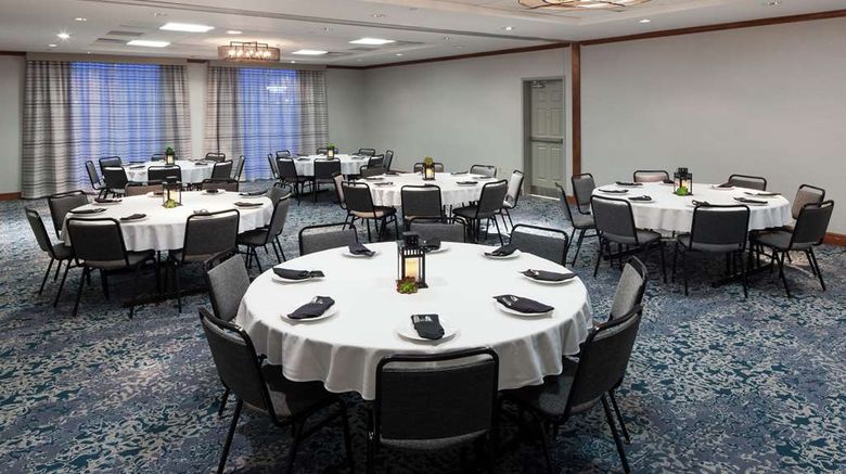 <b>Hilton Garden Inn Naperville/Warrenville Meeting</b>. Images powered by <a href="https://iceportal.shijigroup.com/" title="IcePortal" target="_blank">IcePortal</a>.