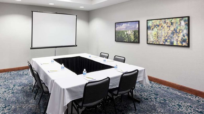 <b>Hilton Garden Inn Naperville/Warrenville Meeting</b>. Images powered by <a href="https://iceportal.shijigroup.com/" title="IcePortal" target="_blank">IcePortal</a>.