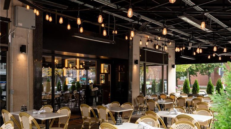 <b>Hilton Orrington/Evanston Restaurant</b>. Images powered by <a href="https://iceportal.shijigroup.com/" title="IcePortal" target="_blank">IcePortal</a>.