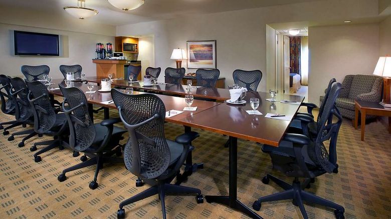 <b>Doubletree Guest Suites & Conference Ctr Room</b>. Images powered by <a href="https://iceportal.shijigroup.com/" title="IcePortal" target="_blank">IcePortal</a>.