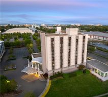 Doubletree Hotel Virginia Beach Exterior