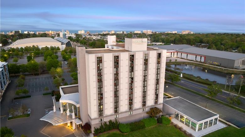 <b>Doubletree Hotel Virginia Beach Exterior</b>. Images powered by <a href="https://iceportal.shijigroup.com/" title="IcePortal" target="_blank">IcePortal</a>.