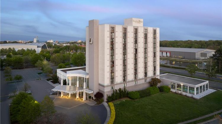 Doubletree Hotel Virginia Beach Exterior