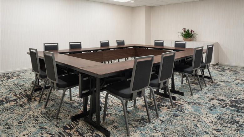 <b>Doubletree Hotel Virginia Beach Meeting</b>. Images powered by <a href="https://iceportal.shijigroup.com/" title="IcePortal" target="_blank">IcePortal</a>.