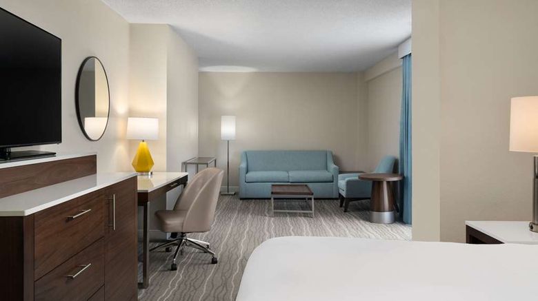 <b>Doubletree by Hilton Norfolk Airport Room</b>. Images powered by <a href="https://iceportal.shijigroup.com/" title="IcePortal" target="_blank">IcePortal</a>.