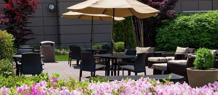 Hilton Garden Inn Newport News Exterior