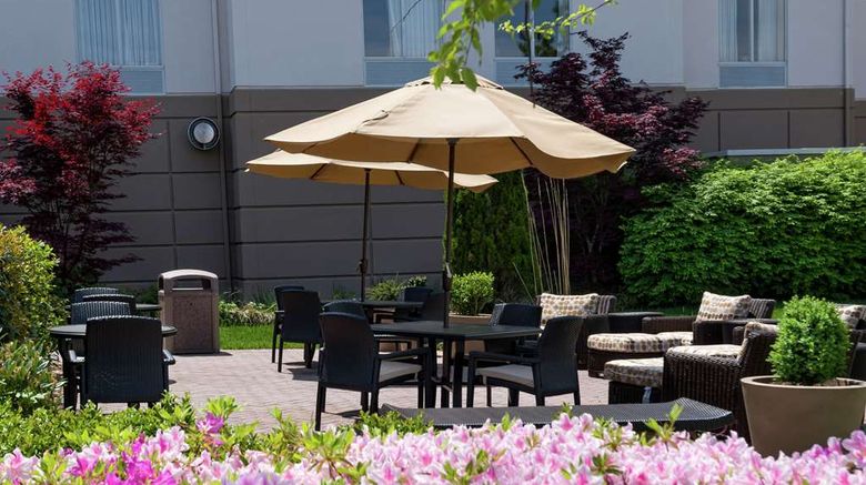 <b>Hilton Garden Inn Newport News Exterior</b>. Images powered by <a href="https://iceportal.shijigroup.com/" title="IcePortal" target="_blank">IcePortal</a>.