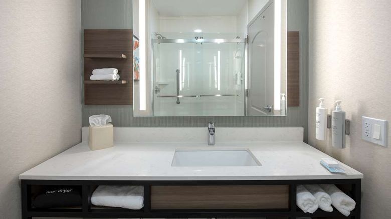 <b>Hilton Garden Inn Newport News Room</b>. Images powered by <a href="https://iceportal.shijigroup.com/" title="IcePortal" target="_blank">IcePortal</a>.