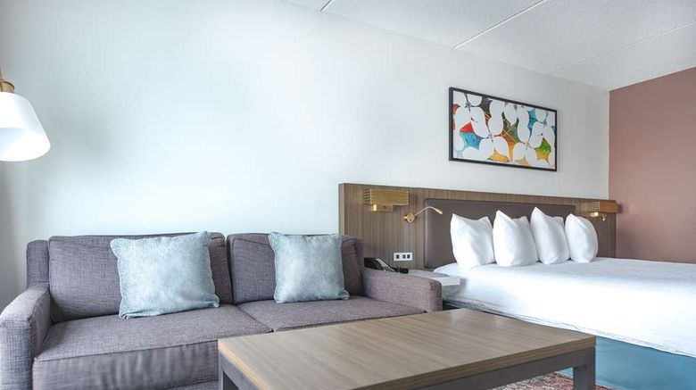 <b>Hilton Garden Inn Newport News Room</b>. Images powered by <a href="https://iceportal.shijigroup.com/" title="IcePortal" target="_blank">IcePortal</a>.