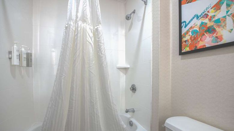 <b>Hilton Garden Inn Newport News Room</b>. Images powered by <a href="https://iceportal.shijigroup.com/" title="IcePortal" target="_blank">IcePortal</a>.