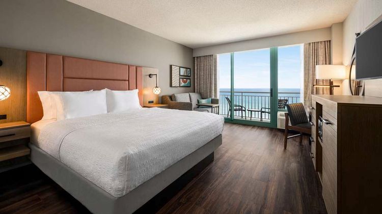 Hampton Inn Oceanfront South Room