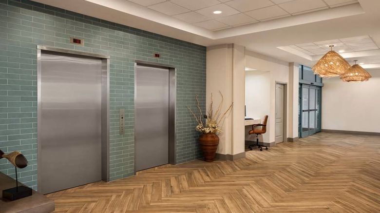 <b>Hampton Inn Oceanfront South Lobby</b>. Images powered by <a href="https://iceportal.shijigroup.com/" title="IcePortal" target="_blank">IcePortal</a>.